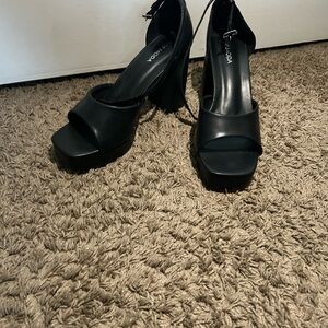 TOP Moda Black Platform Peep-Toe Heels